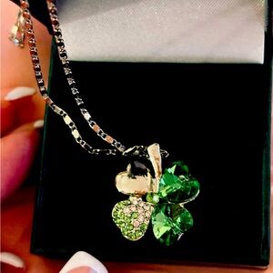 🍀 Glencara Irish Four Leaf Clover Shamrock Necklace with Green Crystals. New🍀